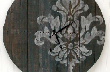 Stencilled Pallet Clock