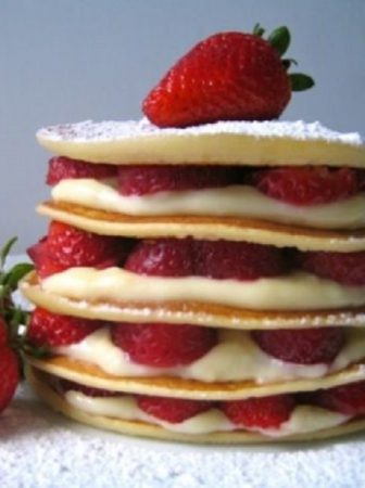 Pancakes Crema Diplomatica e Fragole