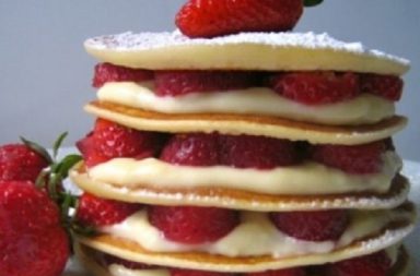 Pancakes Crema Diplomatica e Fragole