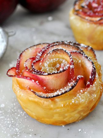 Rose di mele e pasta sfoglia