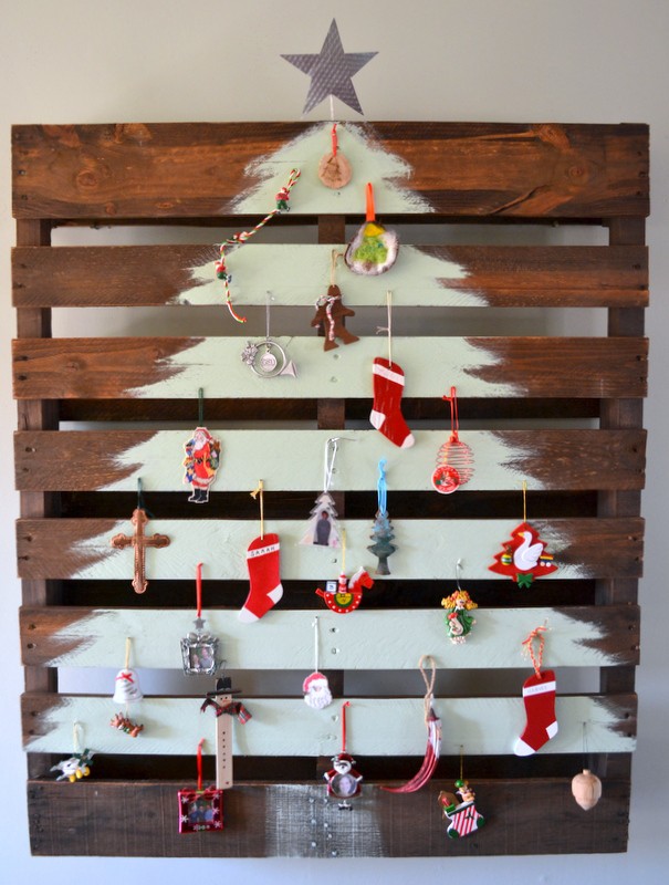 Albero Di Natale Moderno Design.Albero Di Natale Dipinto Su Pallet Passion Diy