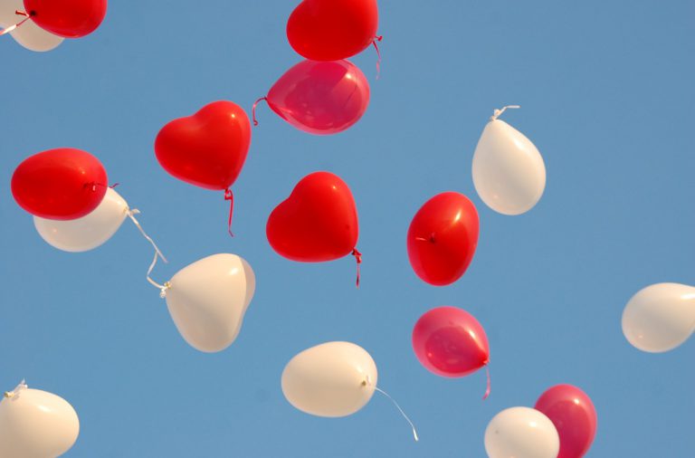Festa in casa: 10 idee per decorare con i palloncini